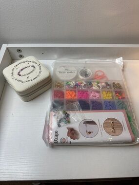 Taylor swift travels jewelry box and friendship bracelet kit